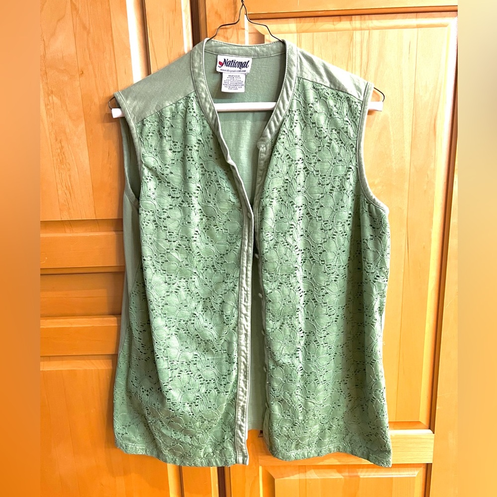 PROCEEDS TO FAMILY HEART FOUNDATION! 
Green Top, Sleeveless, L, Lace, Cotton